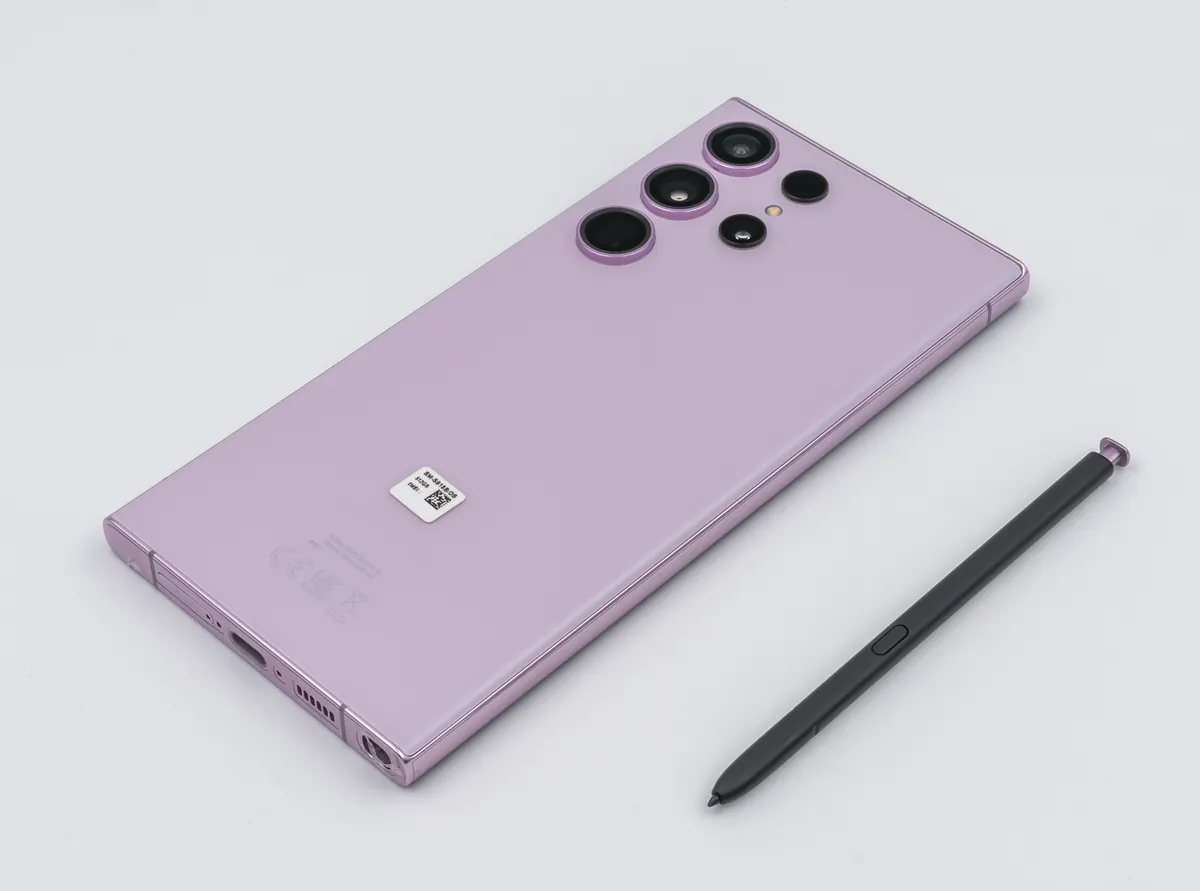 Galaxy S23 Ultra in Lavender with its S Pen
