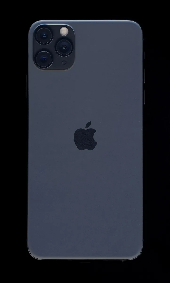Parte trasera de un iPhone 11 Pro Max gris espacial